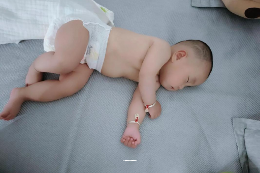 泗洪六个月宝宝眼睛散光